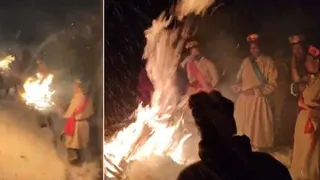 हिमाचल प्रदेश के लाहुल में हालडा उत्सव मनाते लोग।