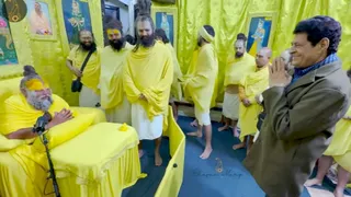संत प्रेमानंद से एकांतिक वार्ता के दौरान अभिनेता गजेंद्र चौहान।