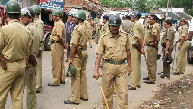 कोलकाता में देर रात भड़की हिंसा, बम और गोलीबारी से 2 घायल; 10 लोग गिरफ्तार