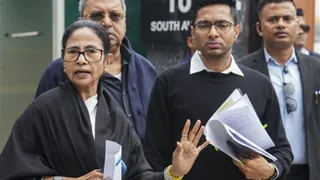 आरोप लगाए, मेज पीटा, फिर मीटिंग का बहिष्कार... मुख्य चुनाव आयुक्त और ममता के बीच तीखी नोक-झोंक