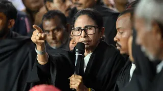 चुनाव आयोग में शिकायत करने पहुंची बंगाल की मुख्यमंत्री, भारी सुरक्षा व्यवस्था देख गुस्से से हुई लाल। जागरण