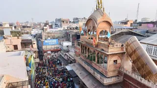 बांकेबिहारी मंदिर।