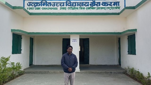 शौचालय है, पानी नहीं… मशीनें हैं, पैड नहीं... हजारीबाग के स्कूल में बुनियादी सुविधाओं का अभाव
