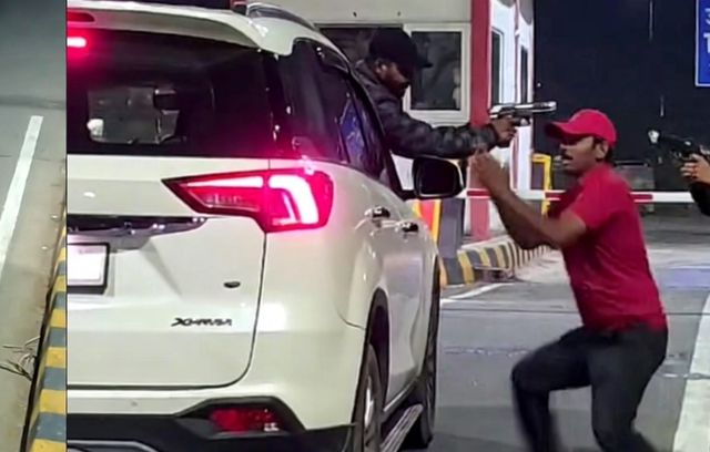 'मदद चाहिए' कह महिला उतरी, फिर पुरुष ने पिस्टल निकाली, रांची के तुरुप टोल प्लाजा पर खौफनाक लूटपाट