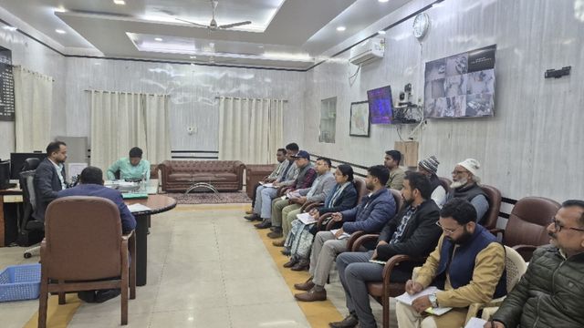 सारण में बिछेगा सड़कों का जाल, भू-अर्जन की डीएम ने की समीक्षा; मुआवजा भुगतान में तेजी लाने के निर्देश
