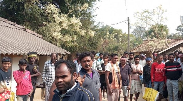 जादूगोड़ा में राशन घोटाला? अंगूठा लगवाया पर 3 महीने से नहीं दिया अनाज, ग्रामीणों ने घेरी दुकान
