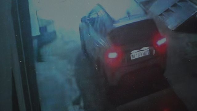 कार में बैठे लोगों ने लगाई आवाज, घर का गेट खोलते ही चला दी गोली... वारदात CCTV में हुई कैद  
