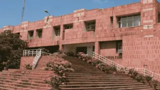 छात्रों ने गुरुवार को विश्वविद्यालय स्तरीय हड़ताल का आह्वान किया। सोशल मीडिया