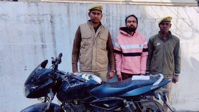मुजफ्फरनगर में हरियाणा से चोरी की बाइक के साथ आरोपी गिरफ्तार, चाकू भी बरामद
