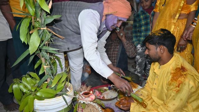 हल्दी की पीली आभा और मामा की इमली घोटाई; गांवों में आज भी जीवंत है विवाह की परंपराएं
