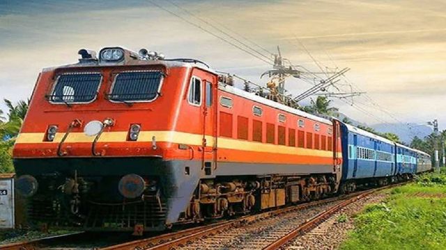 'RAC बर्थ वालों के साथ नहीं हो रहा न्याय', किराया फुल लेकिन सीट आधी; संसद में उठा मुद्दा, अब मिलेगा रिफंड!
