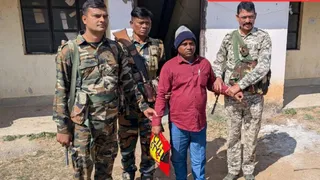 7 हजार के साथ रंगे हाथ पकड़ा