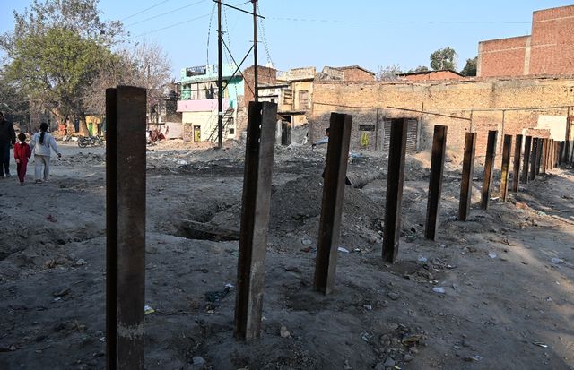 10 हजार वर्ग मीटर जमीन और 200 अवैध मकान: बरेली में रेलवे की कीमती जमीन खाली कराने की दोबारा तैयारी
