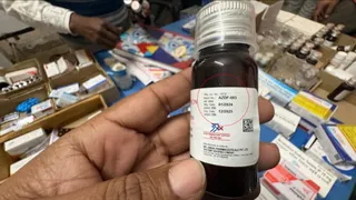 प्रयागराज के सरकारी अस्पताल में बिक रहा एक्सपायरी डेट का सीरप, विभाग ...