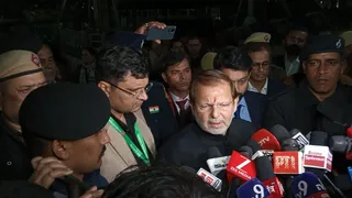 सूरजकुंड मेला हादसे के बारे में पत्रकारों से वार्ता करते हरियाणा सरकार के पर्यटन मंत्री अरविंद शर्मा। जागरण