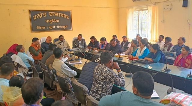 चाकुलिया चुनाव: अध्यक्ष पद के लिए एयरकंडीशनर, छड़ी, चूड़ियां और टॉर्च के बीच होगा मुकाबला
