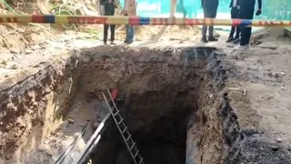 20 फीट गहरे इसी गड्ढे में गिरने से गई है 25 वर्षीय युवक की जान। फाइल फोटो