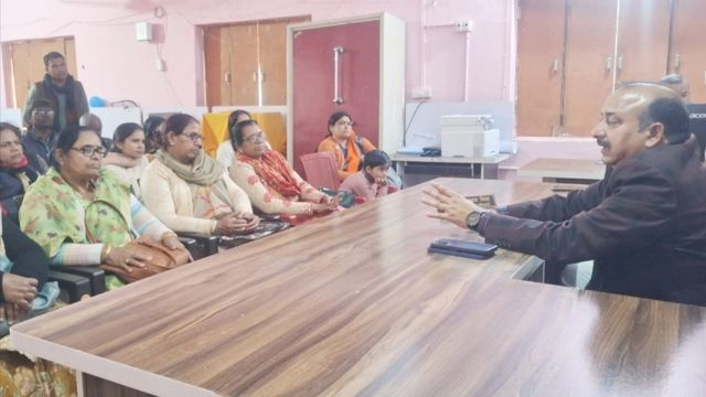 यूपी में SIR के दौरान मतदाता सूची में नाम जोड़ने पर दें प्राथमिकता, BLO को दबाव में न आने के निर्देश
