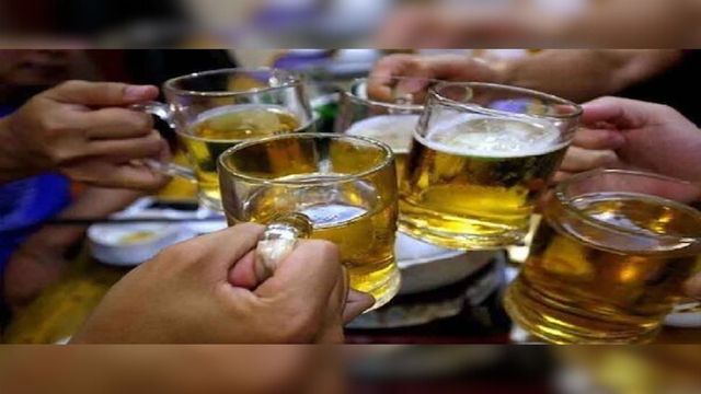 जामताड़ा में मूढ़ी मिल में शराब पार्टी पर पुलिस का छापा, भगदड़ में एक का हाथ टूटा

