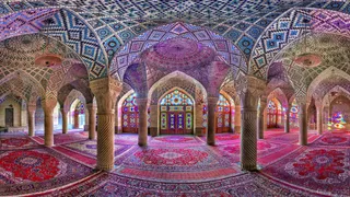 ईरान की 'पिंक मस्जिद': जहां सूरज की किरणें रचती हैं जन्नत जैसा नजारा (Photo Credit: Shiraz Iran/Flickr)