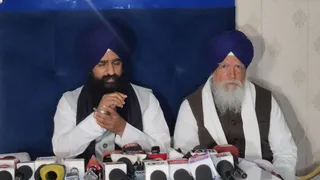 मीडिया से बातचीत करते हुए श्री अकाल तख्त साहिब के जत्थेदार ज्ञानी कुलदीप सिंह गड़गज।