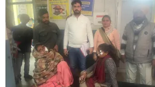 अस्पताल में उपचाराधीन घायल।