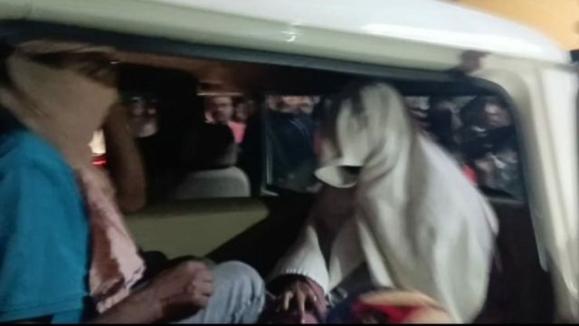 धनबाद के आरती होटल में कपल पकड़ाया, पुलिस ने स्टाफ सहित प्रेमी जोड़े को लिया हिरासत में
