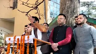 हिमाचल प्रदेश सचिवालय कर्मचारी संघ के पदाधिकारी जनरल हाउस को संबोधित करते हुए। जागरण