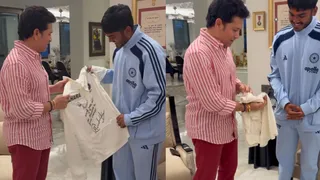 Sachin Tendulkar ने Ayush Mhatre को गिफ्ट की अपनी टेस्ट जर्सी