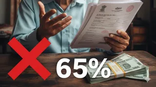 रिटायर्ड अभिलेखपाल की पेंशन में 65% कटौती (AI Generated Image)