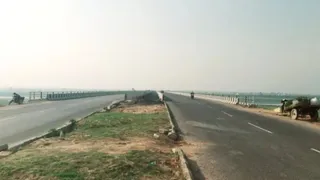 फरीदाबाद व गौतमबुद्ध नगर को जोड़ने वाले मंझावली पुल के लिए संपर्क मार्ग का 26 दिसंबर को शिलान्यास हुआ था।