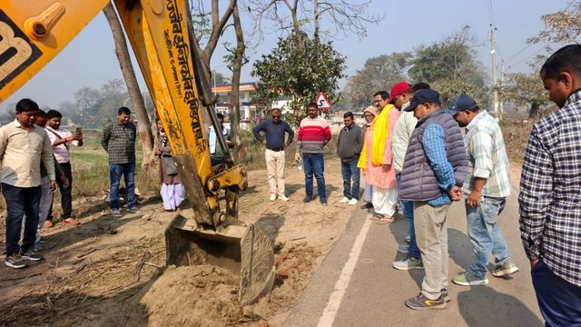 पश्चिम चंपारण में बेहतर होगी रोड कनेक्टिविटी, बगहा-सेमरा मार्ग चौड़ीकरण शुरू; 4 पुलों का निर्माण भी होगा
