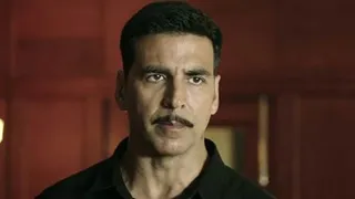 अक्षय कुमार के थप्पड़ मारते ही बेहोश हुआ शख्स। फोटो क्रेडिट- इंस्टाग्राम