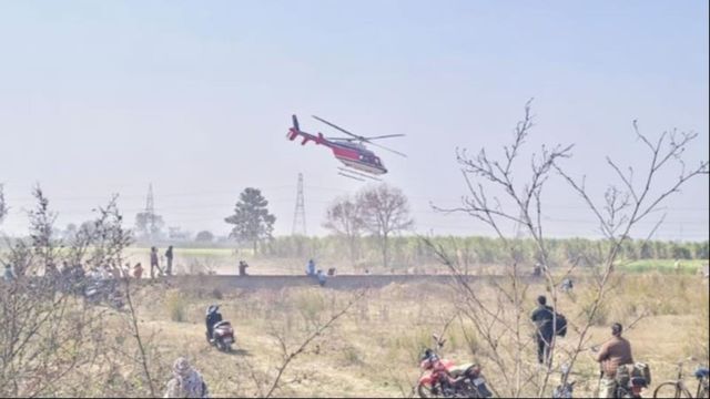 हेलीकॉप्टर में आई दुल्हन, देखने के लिए उमड़ी भीड़; दूल्हा बोला- दादा की इच्छा हुई पूरी
