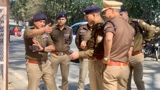 वरिष्ठ पुलिस अधीक्षक परमेंद्र सिंह डोबाल स्वयं ग्राउंड जीरो पर उतरे और संभावित प्रभावित क्षेत्रों व मार्गों का स्थलीय निरीक्षण किया।