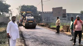 Madhubani Infrastructure Work: भविष्य की सड़क निर्माण नीति का मॉडल माना जा रहा। फोटो: जागरण