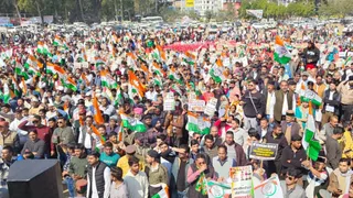 देहरादून के परेड मैदान में एकत्र कांग्रेस कार्यकर्ता।