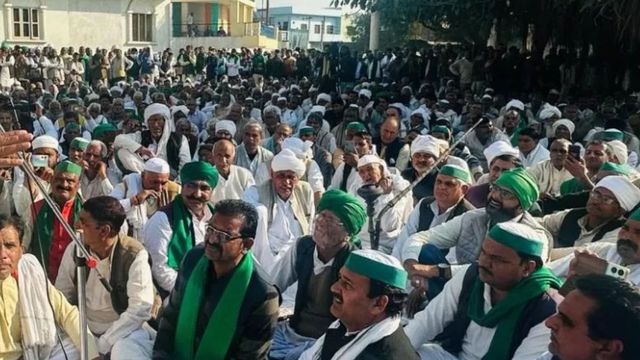 'किसानों की जमीन बिना मर्जी कोई नहीं ले सकता', फर्रुखाबाद में भाकियू प्रदेश अध्यक्ष ने दी चेतावनी
