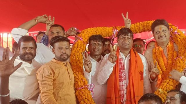 धनबाद में ढुलू महतो ने संजीव कुमार को समर्थन दिया, बोले- खून चूसने वाले को नहीं, खून देने वाले को मेयर बनाओ
