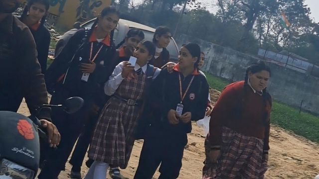 जम्मू-कश्मीर में 10वीं बोर्ड परीक्षाएं शुरू, गणित के पेपर से छात्रों में दिखा उत्साह
