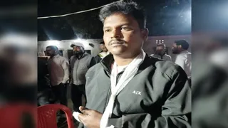 झरिया थाना की पुलिस द्वारा लाठी चार्ज में घायल युवक। ( फोटो जागरण)