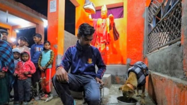 मूर्ति की परिक्रमा करने वाले कुत्ते को लेकर नया अपटेड, 'गोद' लेने वाले ग्रामीण संग रोज आता है मंदिर और...
