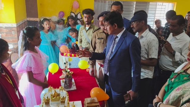 जामताड़ा में 'द हिडन टैलेंट' का जलवा, शाइस्ता का राम मंदिर और रमेश का ताजमहल बना आकर्षण का केंद्र
