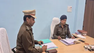 नाला थाना में सामूहिक दुष्कर्म की प्राथमिकी की जांच करते डीआइजी अबर लकड़ा और एसपी राजकुमार मेहता।