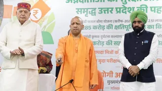 कृषि मंत्री सूर्य प्रताप शाही, मुख्यमंत्री योगी आदित्यनाथ, कृषि राज्यमंत्री बलदेव सिंह औलख