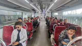 नमो भारत ट्रेन में यात्रा करते यात्री। (फाइल फोटो)