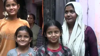 कैब ड्राइवर लक्ष्मी देवी अपनी बेटियों के साथ। फोटो- जागरण