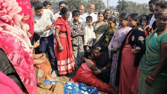 हजारीबाग में 24 घंटे में तीन मौतें, सड़क हादसों से आक्रोशित ग्रामीणों ने किया चक्का जाम
