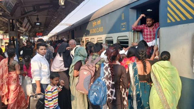 होली पर टिकट न मिलने से परदेसियों की घर वापसी मुश्किल, बिहार आने वाली ट्रेनों में 500 से अधिक की वेटिंग लिस्ट

