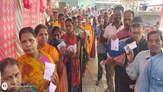 Chirkunda Nagar Parishad Chunav : नगर की सरकार चुनने के लिए मतदान संपन्न, 61.40% ने किया मताधिकार का प्रयोग